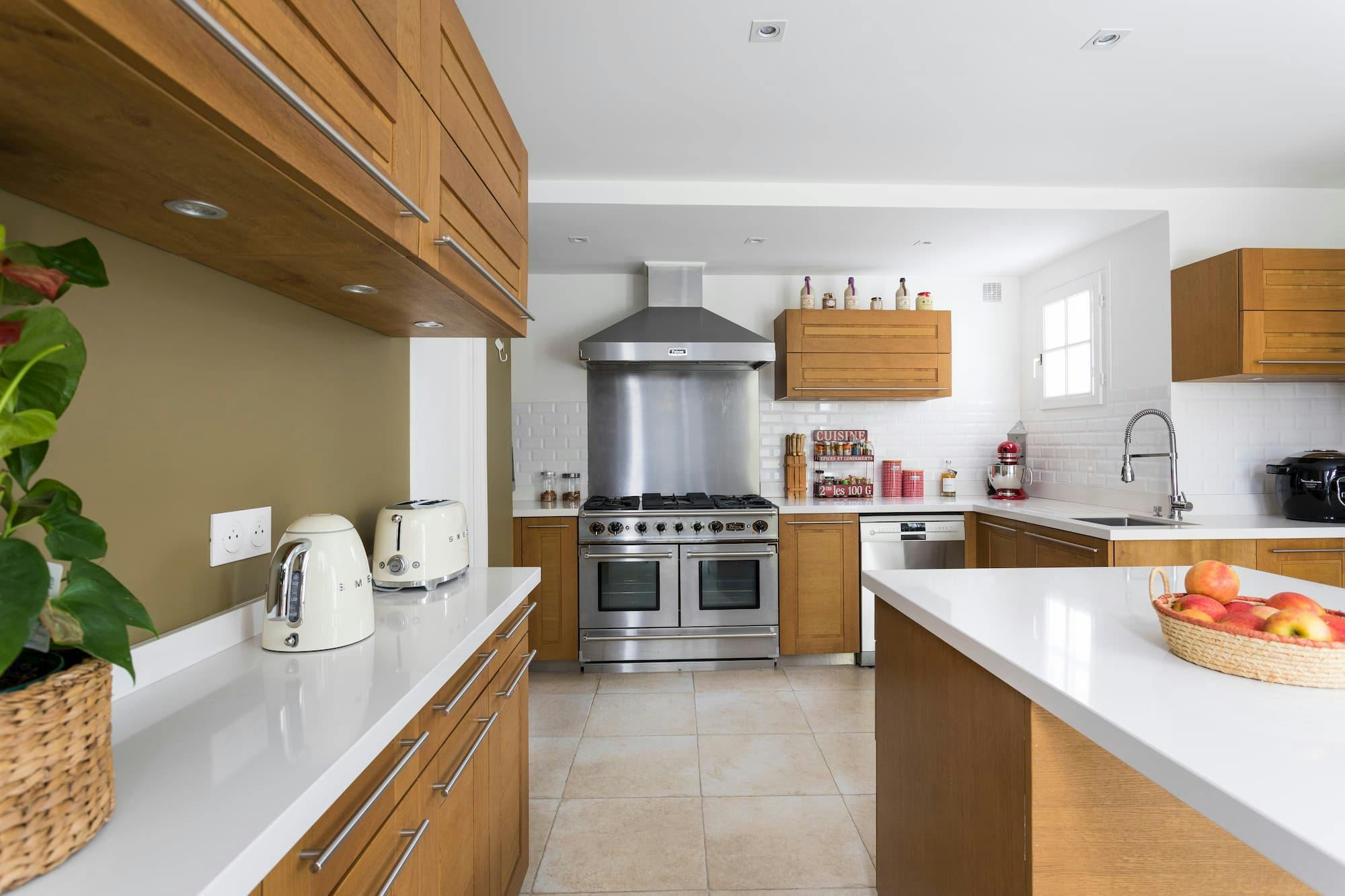 trouvez les meilleurs entrepreneurs sp&eacute;cialis&eacute;s dans la r&eacute;novation de maison. conseils, services sur mesure et expertise pour transformer votre int&eacute;rieur ou votre ext&eacute;rieur en toute confiance.