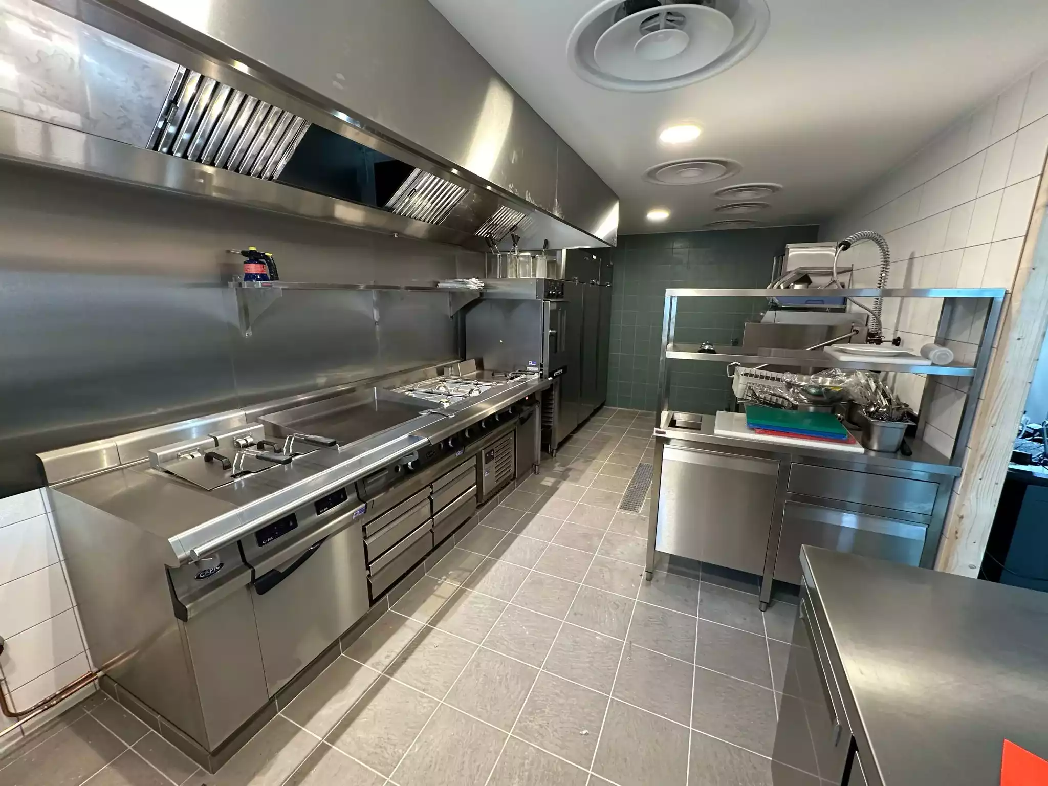 confiez vos travaux de cuisine &agrave; malakoff &agrave; des professionnels qualifi&eacute;s. r&eacute;novation, am&eacute;nagement, installation : b&eacute;n&eacute;ficiez de conseils personnalis&eacute;s et d&rsquo;un service sur mesure pour votre projet.