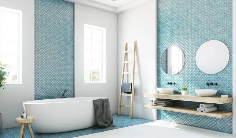 d&eacute;couvrez le co&ucirc;t moyen pour la r&eacute;novation d'une salle de bains en 2024 et obtenez des conseils pour bien planifier votre budget.